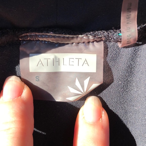 Athleta running jacket Back pouch,lots of pocket - Picture 8 of 8